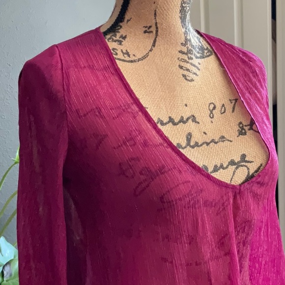 Lovers + Friends cold shoulder split sleeve top blouse - Picture 2 of 5